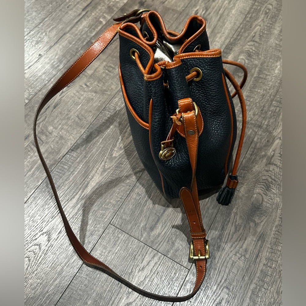Vintage Leather Dooney & Bourke Navy Blue Bucket Bag - Picture 2 of 9
